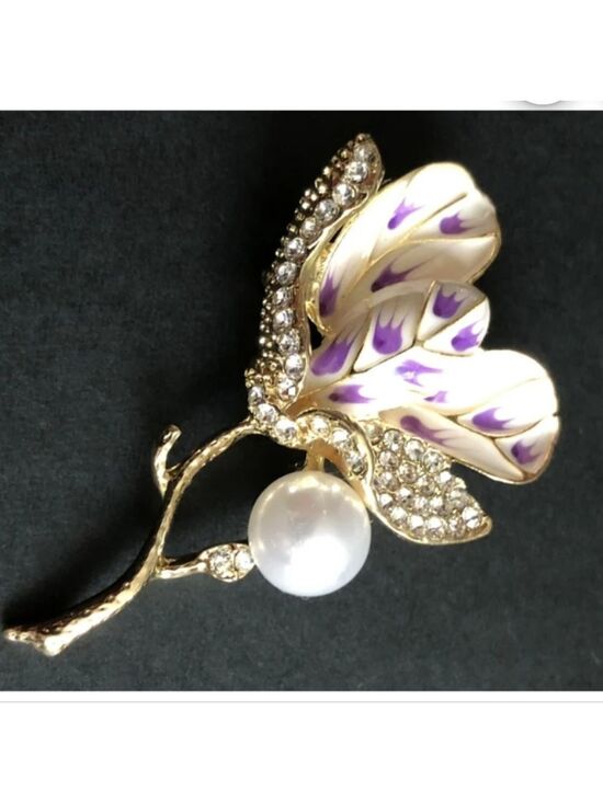 Jewelry - Beautiful Enamel , Faux Pearl And Gold Color Floral Magnolia Brooch , About 2"